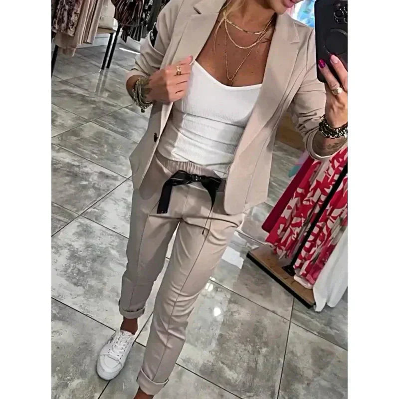 Sonia 2 piece Set Consisting of a casual blazer and trousers